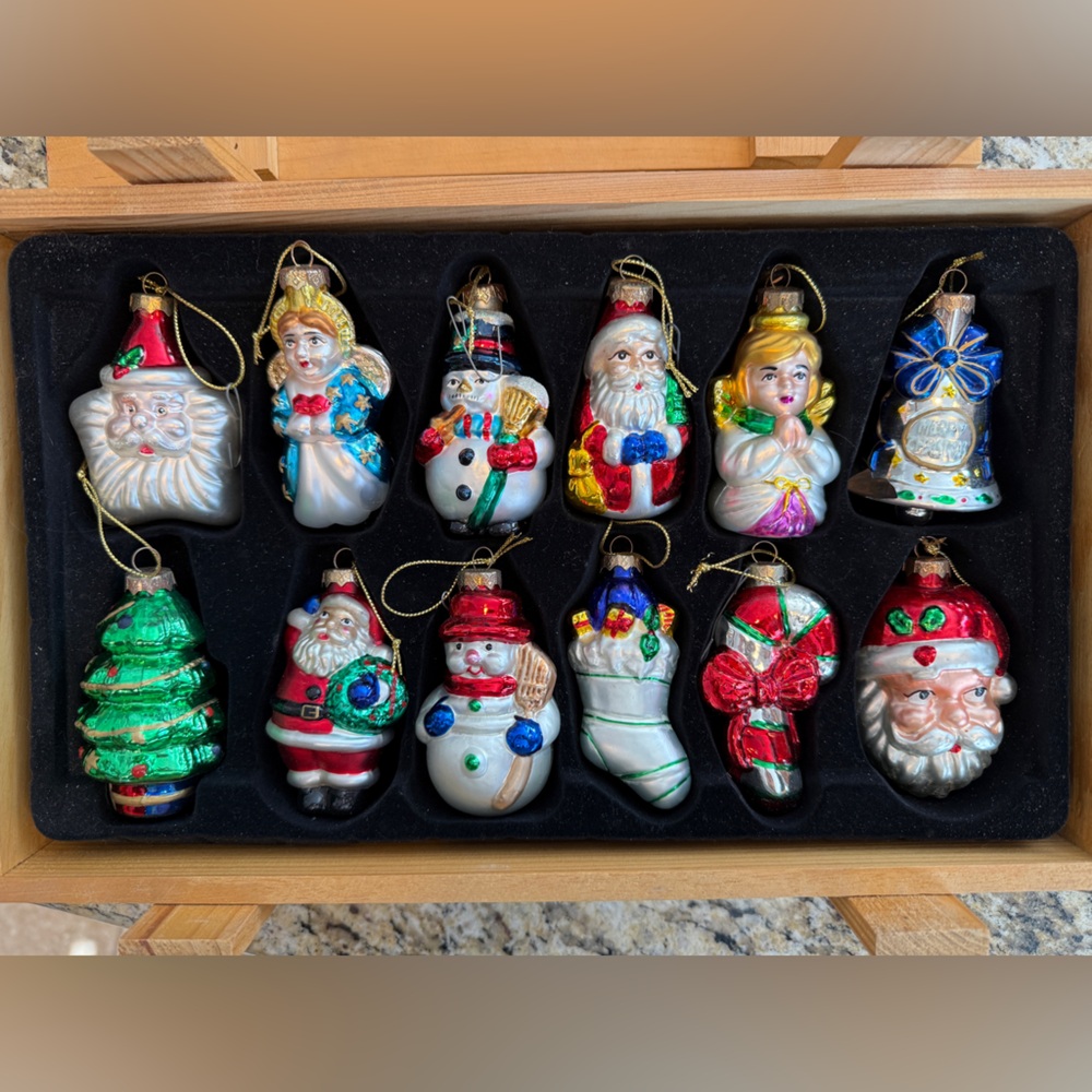 Thomas Pacconi Classics Christmas ornaments. - Picture 1 of 4